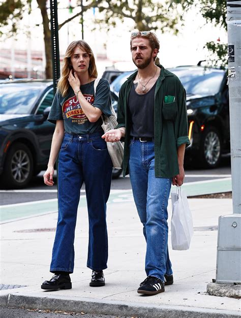 Maya Hawke & Boyfriend Christian Lee Hutson。